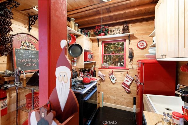 529 West Victoria Court, Lake Arrowhead, CA 92352