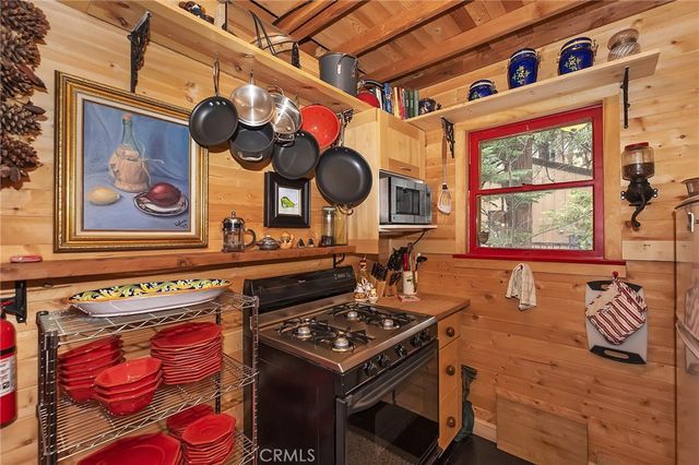 529 West Victoria Court, Lake Arrowhead, CA 92352