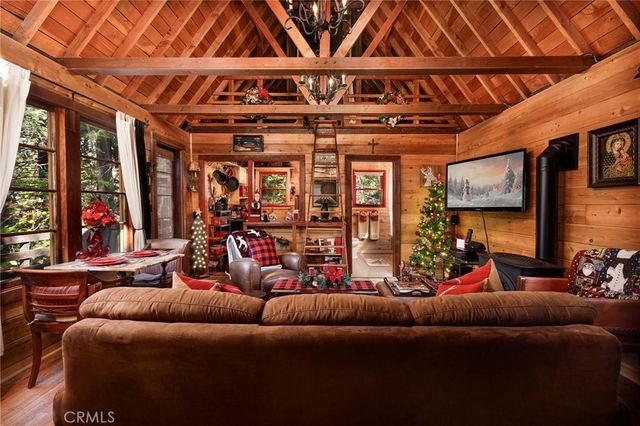 529 West Victoria Court, Lake Arrowhead, CA 92352