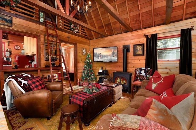 529 West Victoria Court, Lake Arrowhead, CA 92352