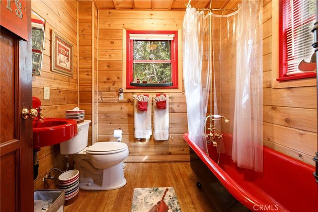 529 West Victoria Court, Lake Arrowhead, CA 92352