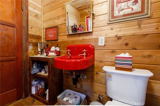 529 West Victoria Court, Lake Arrowhead, CA 92352