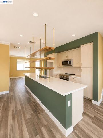 977 24Th St, Oakland, CA 94607