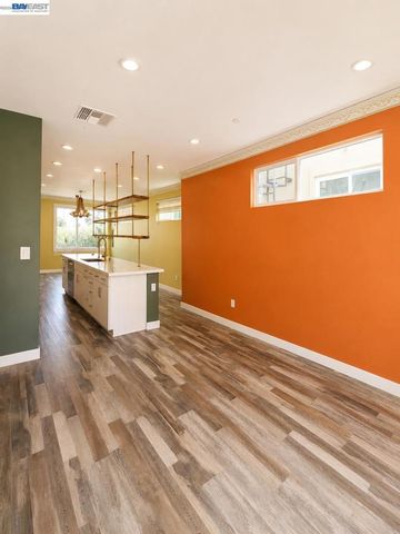 977 24Th St, Oakland, CA 94607
