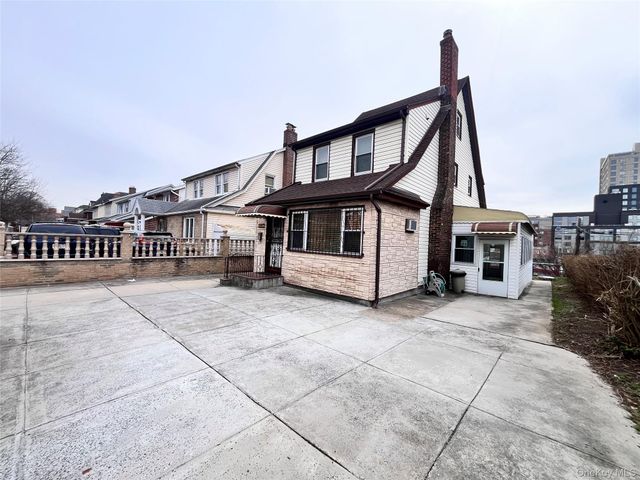 150-44 87th Road, Briarwood, NY 11432