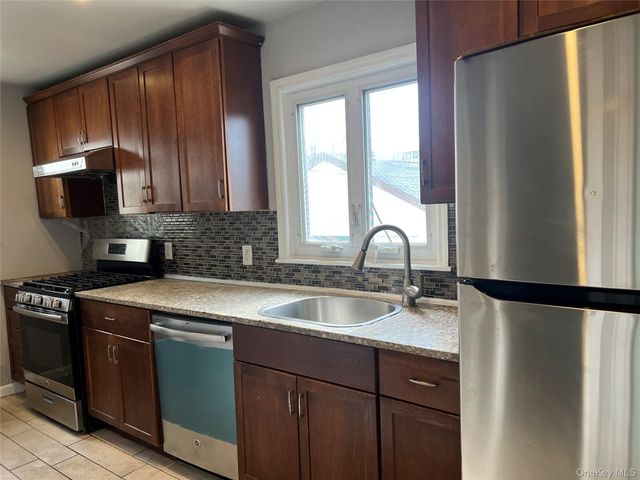 150-44 87th Road, Briarwood, NY 11432