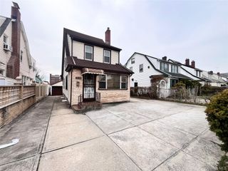 150-44 87th Road, Briarwood, NY 11432