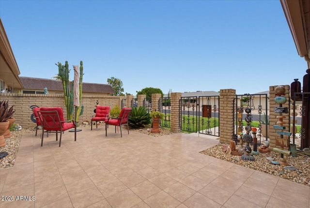 10611 W SARATOGA Circle, Sun City, AZ 85351