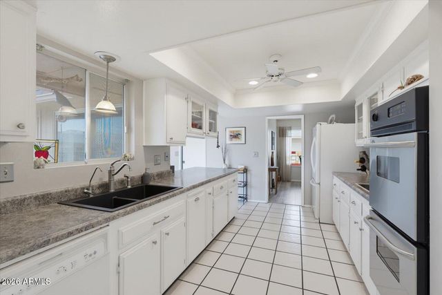 10611 W SARATOGA Circle, Sun City, AZ 85351