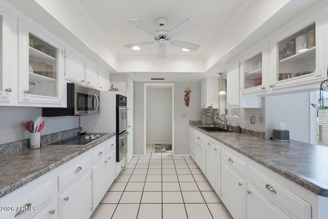 10611 W SARATOGA Circle, Sun City, AZ 85351