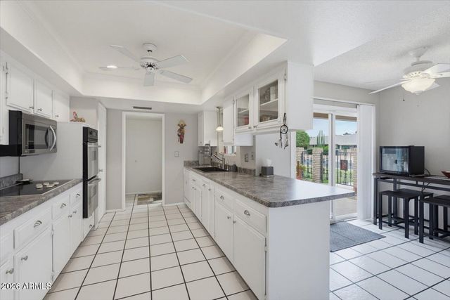 10611 W SARATOGA Circle, Sun City, AZ 85351