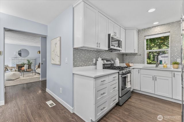 14215 110th Avenue NE, Kirkland, WA 98034