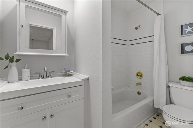 14215 110th Avenue NE, Kirkland, WA 98034
