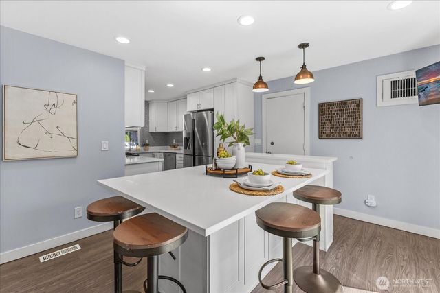 14215 110th Avenue NE, Kirkland, WA 98034