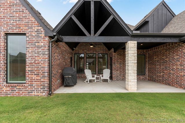 5910 E 127th Place S, Tulsa, OK 74008