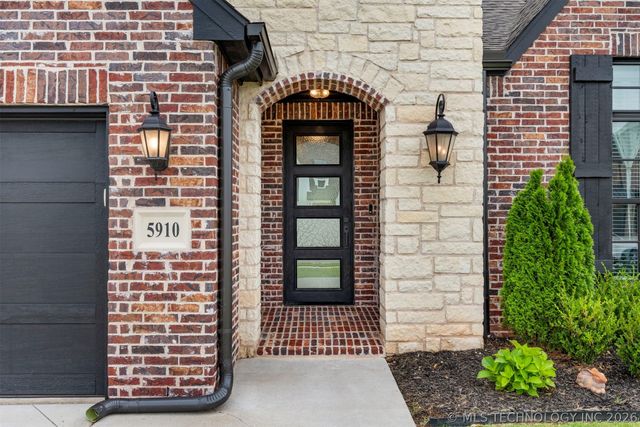 5910 E 127th Place S, Tulsa, OK 74008