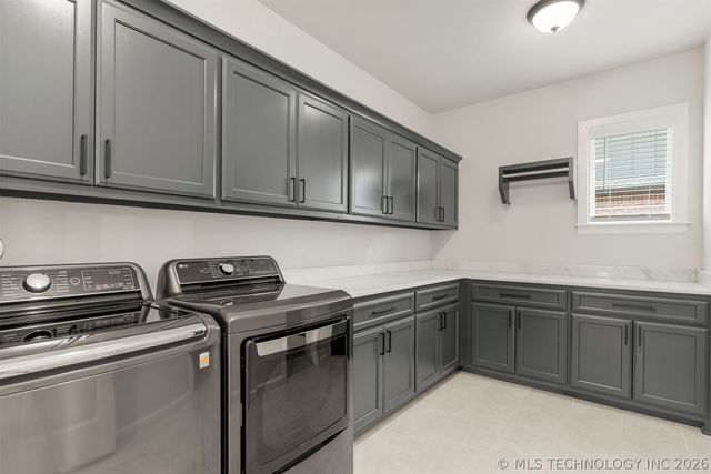 5910 E 127th Place S, Tulsa, OK 74008