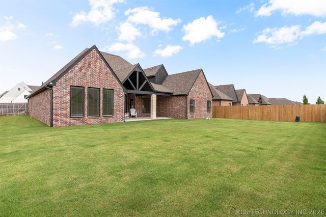 5910 E 127th Place S, Tulsa, OK 74008
