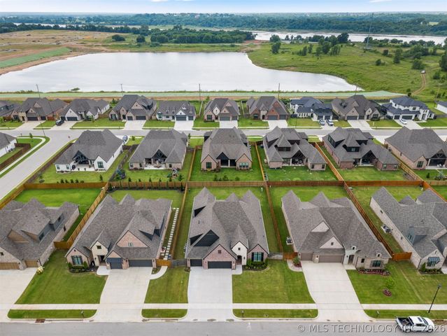 5910 E 127th Place S, Tulsa, OK 74008