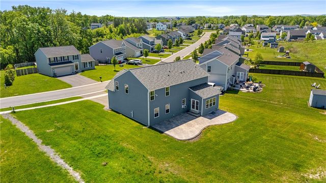 1086 Harlowe Lane, Farmington, NY 14425