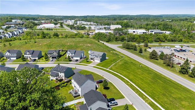 1086 Harlowe Lane, Farmington, NY 14425