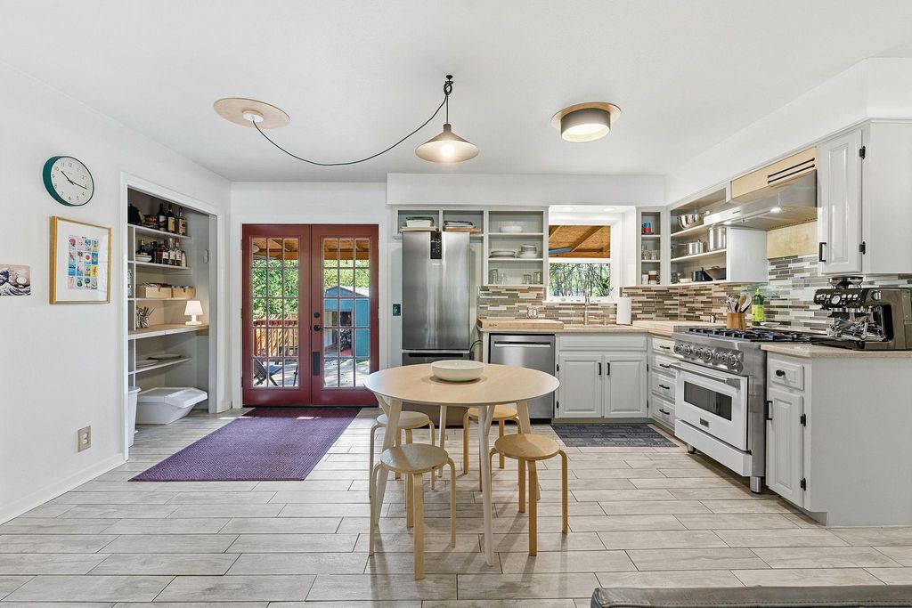 8801 Redfield LN, Austin, TX 78758