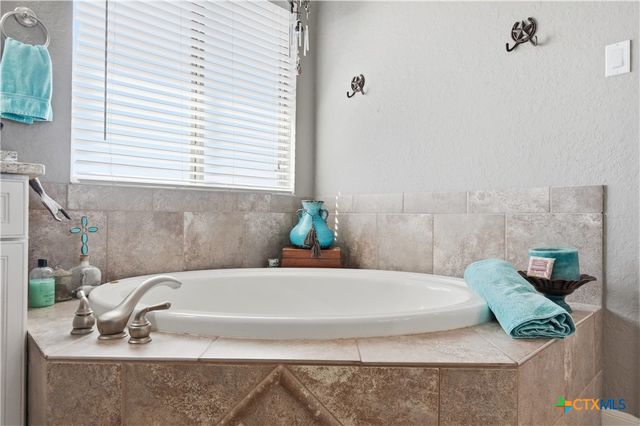 1701 Charter Oak Drive, Canyon Lake, TX 78133