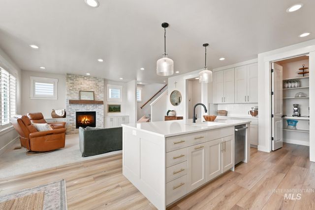 6933 S Zenith, Meridian, ID 83642