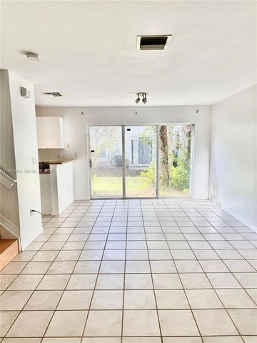 2206 NW 170th Ave, Pembroke Pines, FL 33028