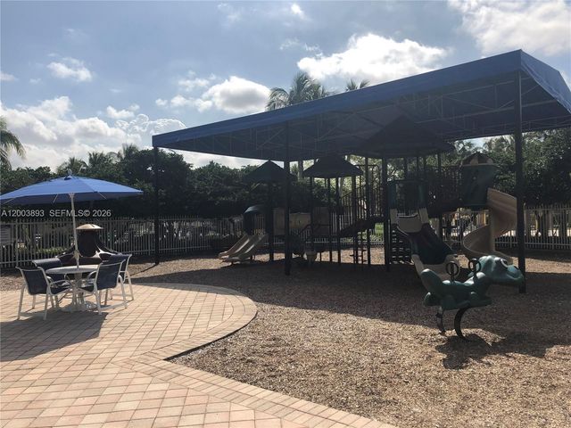 2206 NW 170th Ave, Pembroke Pines, FL 33028