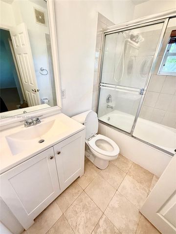 2206 NW 170th Ave, Pembroke Pines, FL 33028