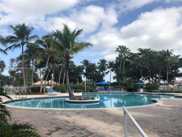 2206 NW 170th Ave, Pembroke Pines, FL 33028