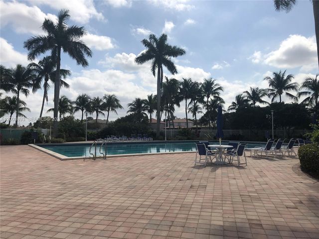 2206 NW 170th Ave, Pembroke Pines, FL 33028