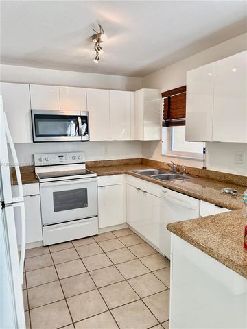 2206 NW 170th Ave, Pembroke Pines, FL 33028