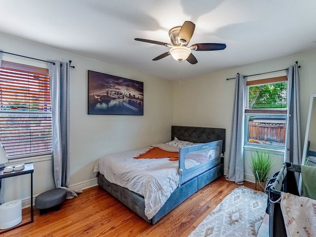 1038 Superior Street 1W, Oak Park, IL 60302