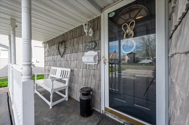253 Blacksmith Road S, Levittown, NY 11756