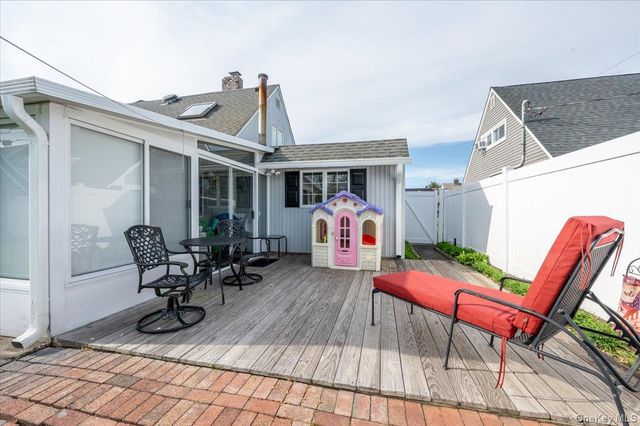 253 Blacksmith Road S, Levittown, NY 11756