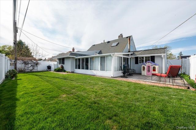 253 Blacksmith Road S, Levittown, NY 11756