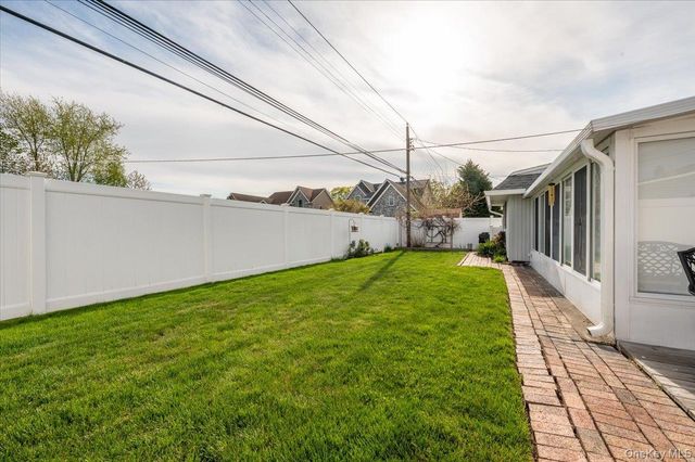 253 Blacksmith Road S, Levittown, NY 11756