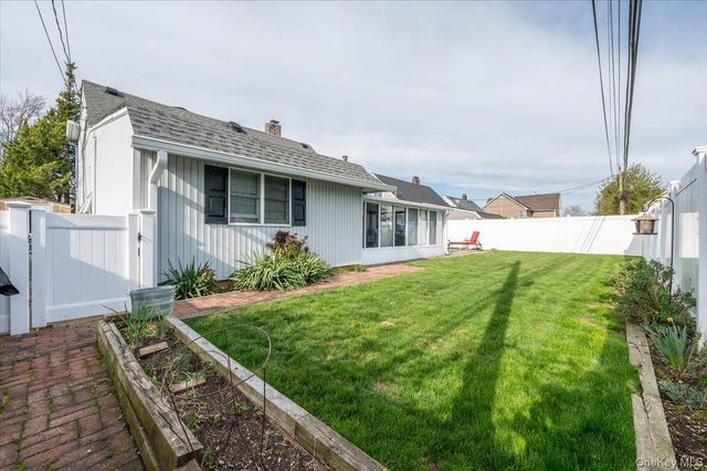 253 Blacksmith Road S, Levittown, NY 11756