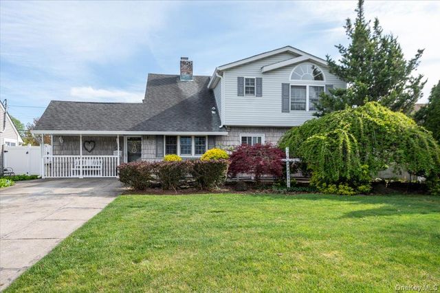 253 Blacksmith Road S, Levittown, NY 11756