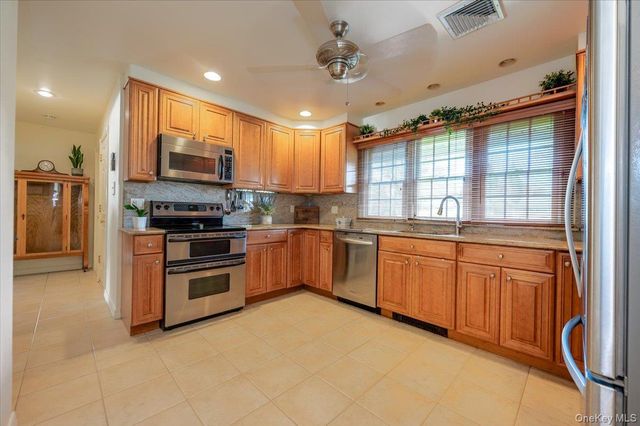 253 Blacksmith Road S, Levittown, NY 11756