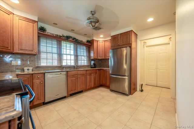 253 Blacksmith Road S, Levittown, NY 11756