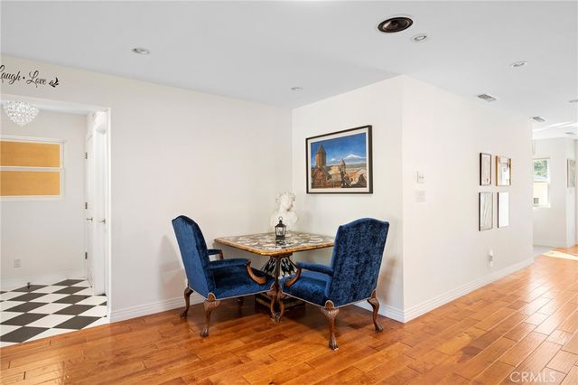 2040 W Kenneth Road, Glendale, CA 91201