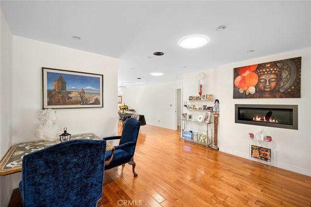 2040 W Kenneth Road, Glendale, CA 91201