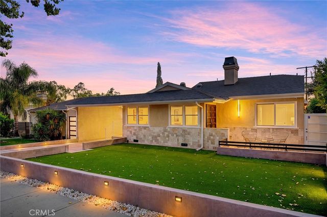 2040 W Kenneth Road, Glendale, CA 91201