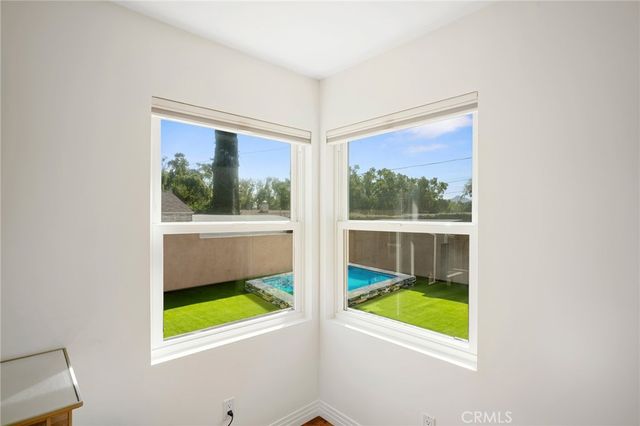 2040 W Kenneth Road, Glendale, CA 91201