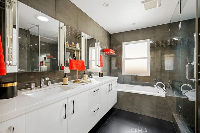 2040 W Kenneth Road, Glendale, CA 91201