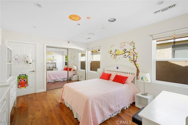 2040 W Kenneth Road, Glendale, CA 91201