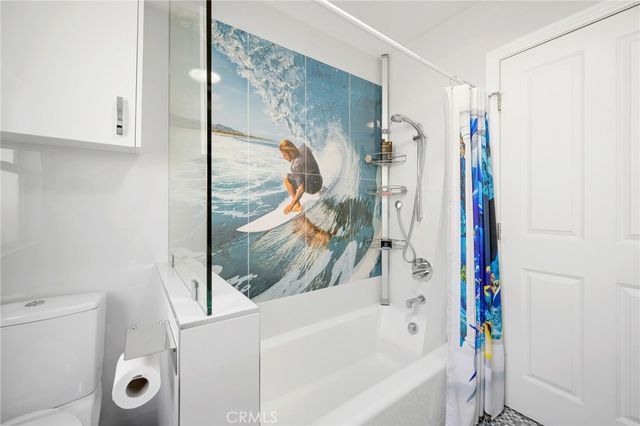 2040 W Kenneth Road, Glendale, CA 91201